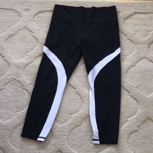 Athleta Salutation Stash Pocket ll size M